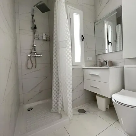 Newly Renovated With 2 Terrace, 2 Bedroom, 5min Apartment *